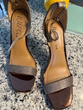 NEW Wild  Pair Women’s Brown Glitter Strap Sandals